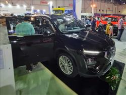 استقبال جوانان مشهدی از تارا و‌ هایما S7 آپشنال در نمایشگاه خودرو